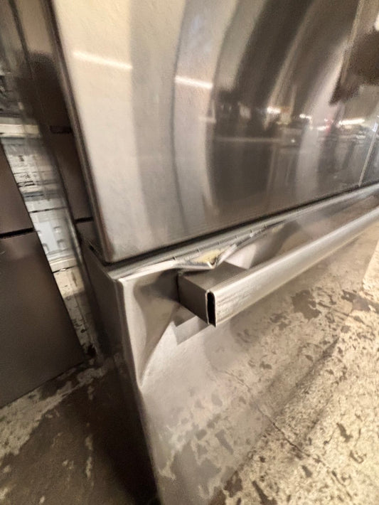 >🎈sale🎈 ‼️’’AS IS”.‼️ Bosch 500 series counter depth French doors fridge new scratch and dent (costumer return )with ice maker & water dispenser - Stainless Steel #RBSH25B