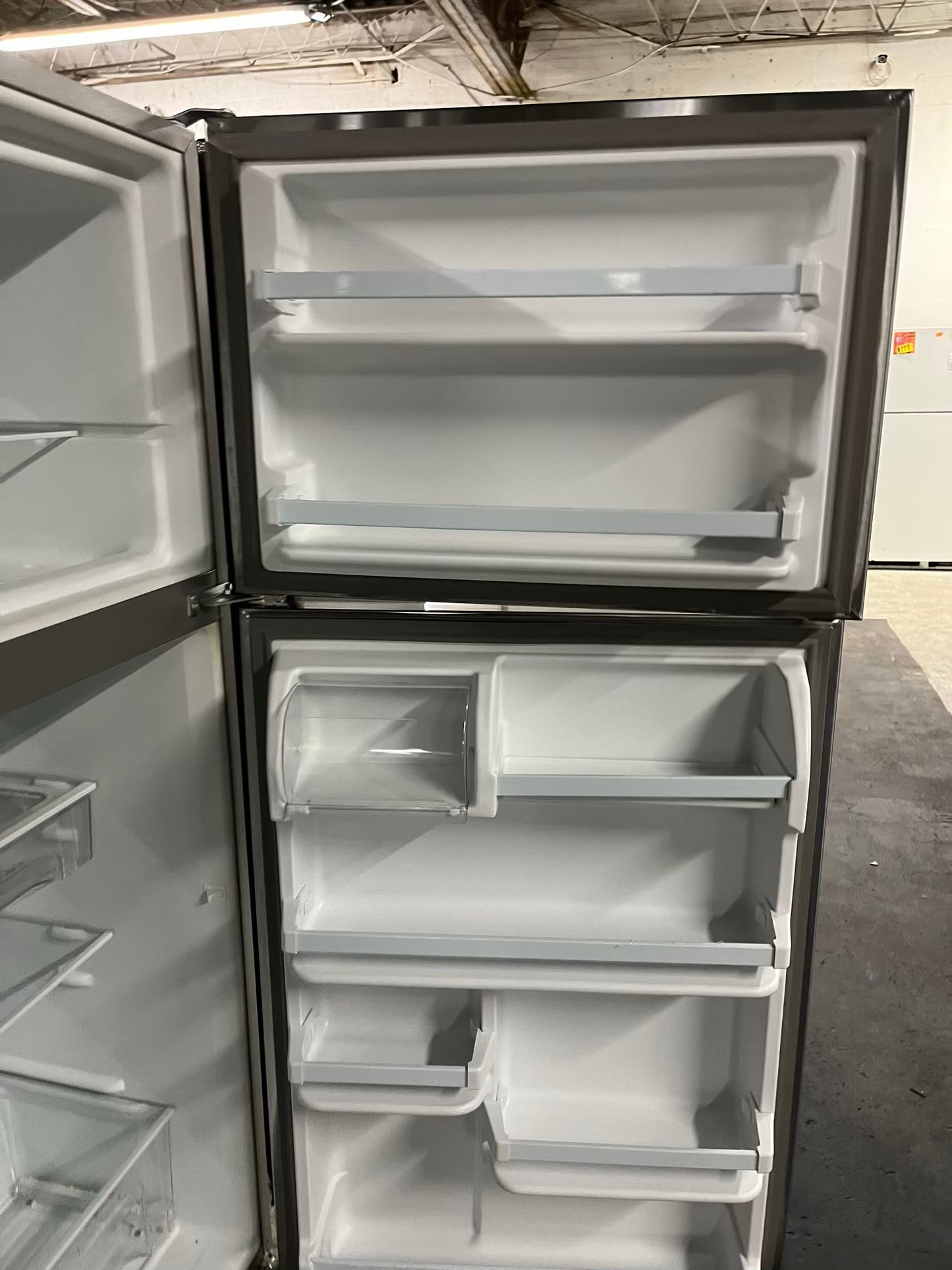 - Whirlpool Top freezer Refrigerator stainless steel 30" #RF208EB