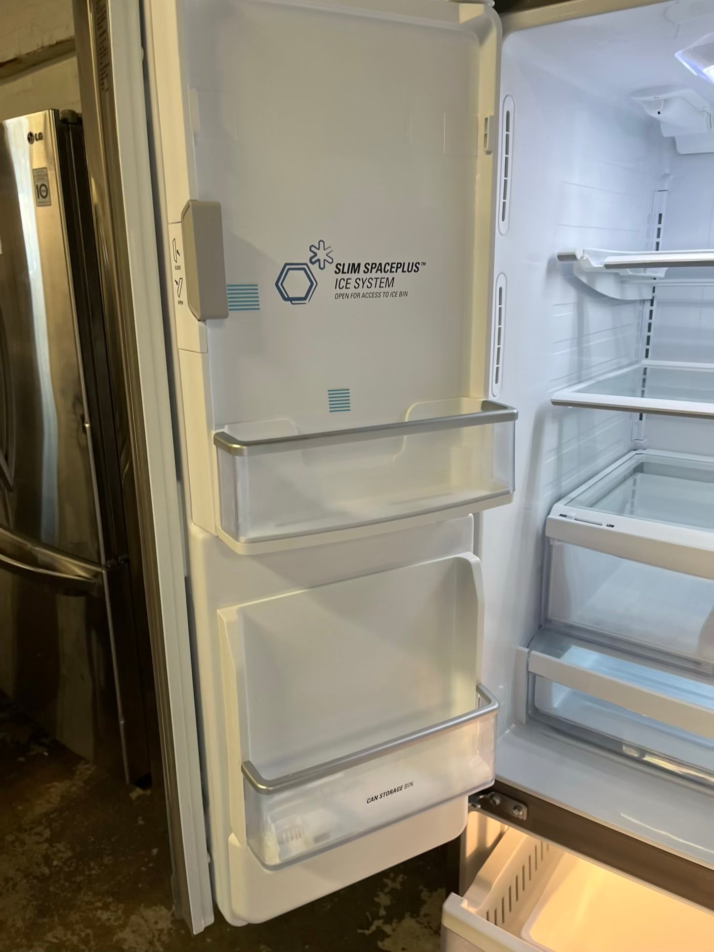 LG french door refrigerator stainless steel w/water & ice dispenser 33" ITEM #RF200NB