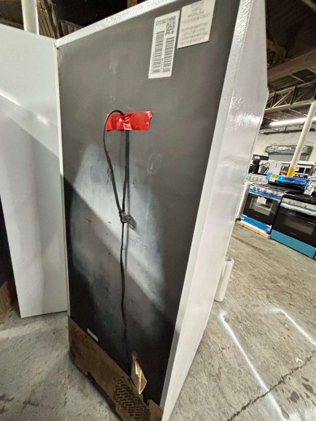 * GE used like new-top freezer refrigerator in white no ice maker 28" #RF1139FB