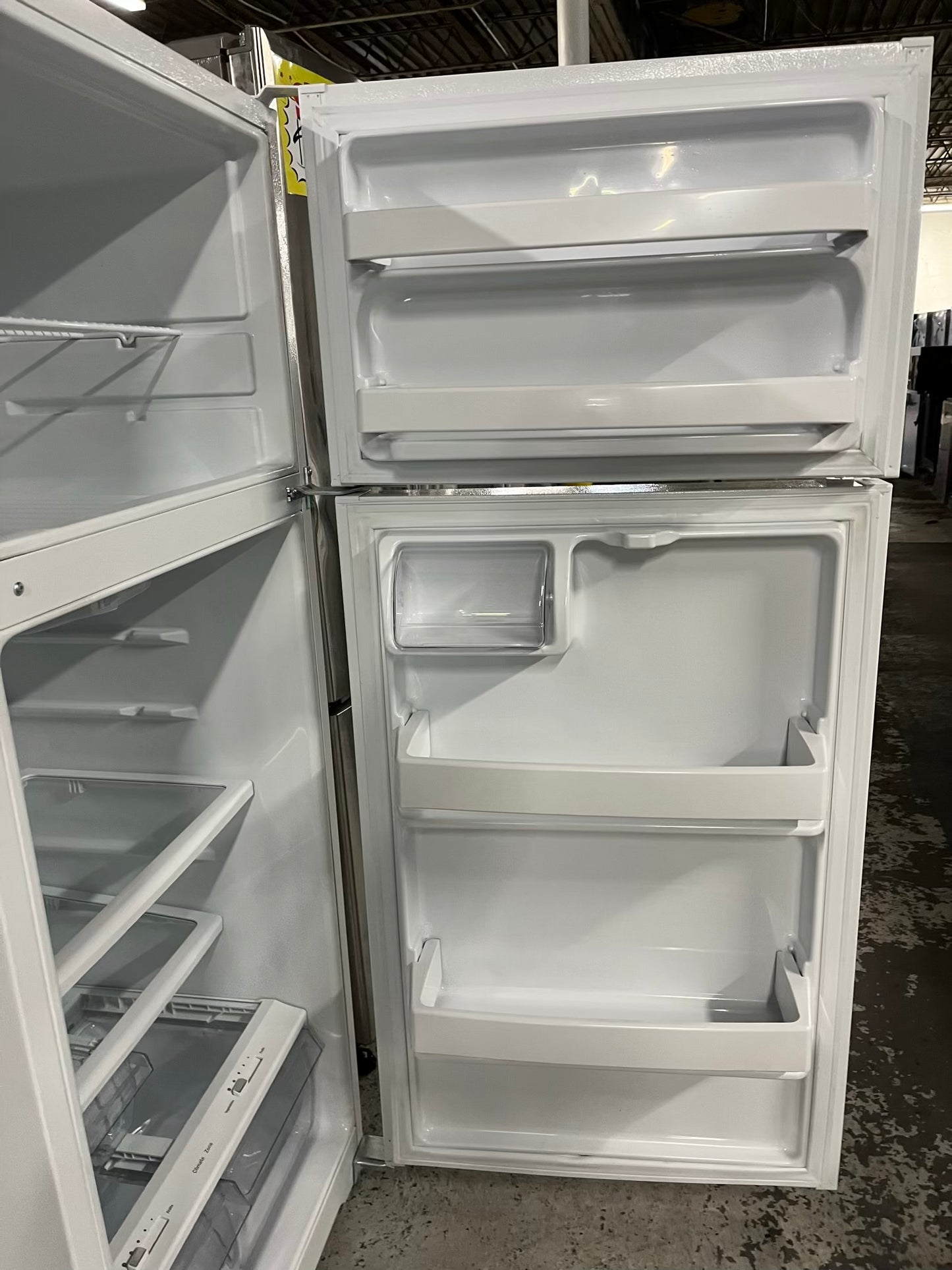 - GE top freezer Refrigerator white 28" #RF531HB