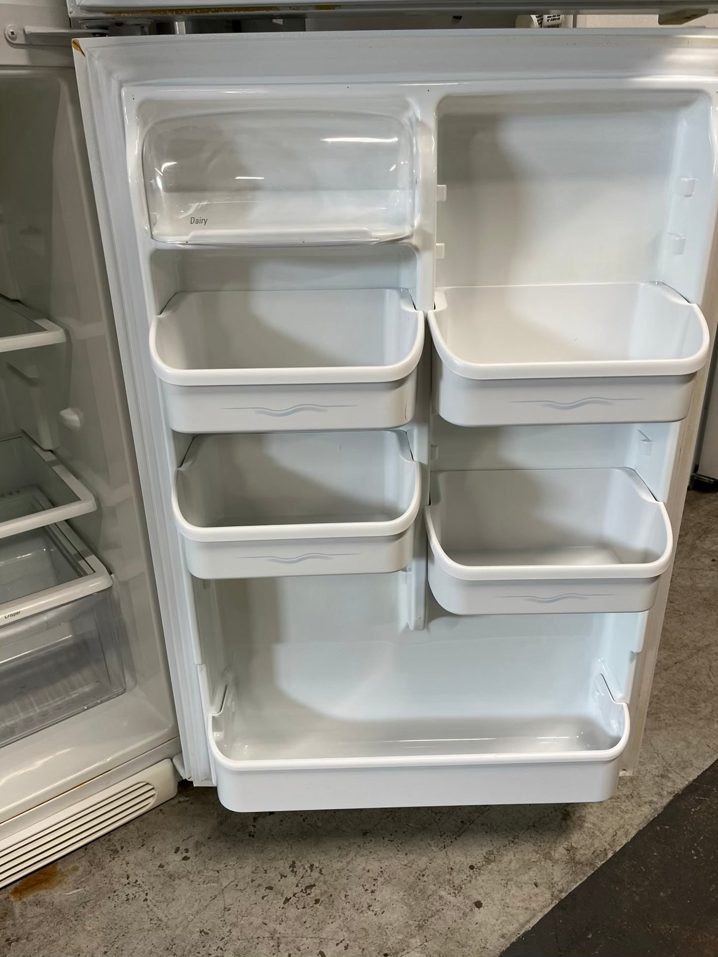 - Kenmore top freezer refrigerator in white 30" ITEM #RF307RB