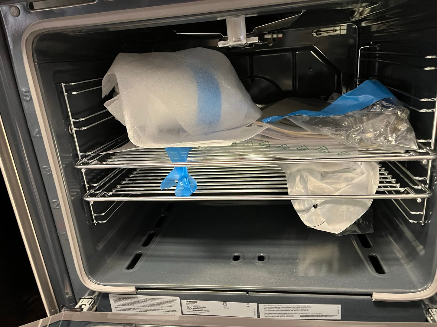 Open Box 📦 Blomberg BGR24102SS Gas Range slide in 4 Burners, 2.5 cu. ft. Oven Capacity, Storage Drawer, Flame-failure Safety Device, Easy Clean, and bake broil 24" in #GR494YL