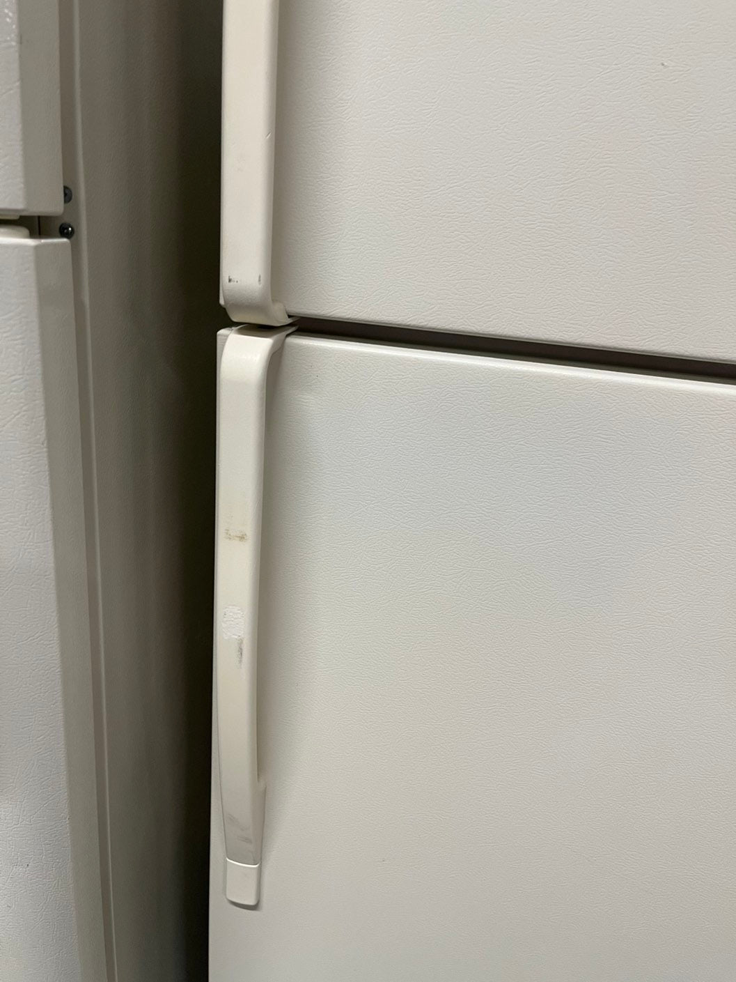 - Whirlpool 33” wide 21 Cu.Ft w/Iced Maker Top freezer refrigerator in bisque color 33" #RF21CT2B Refurbished