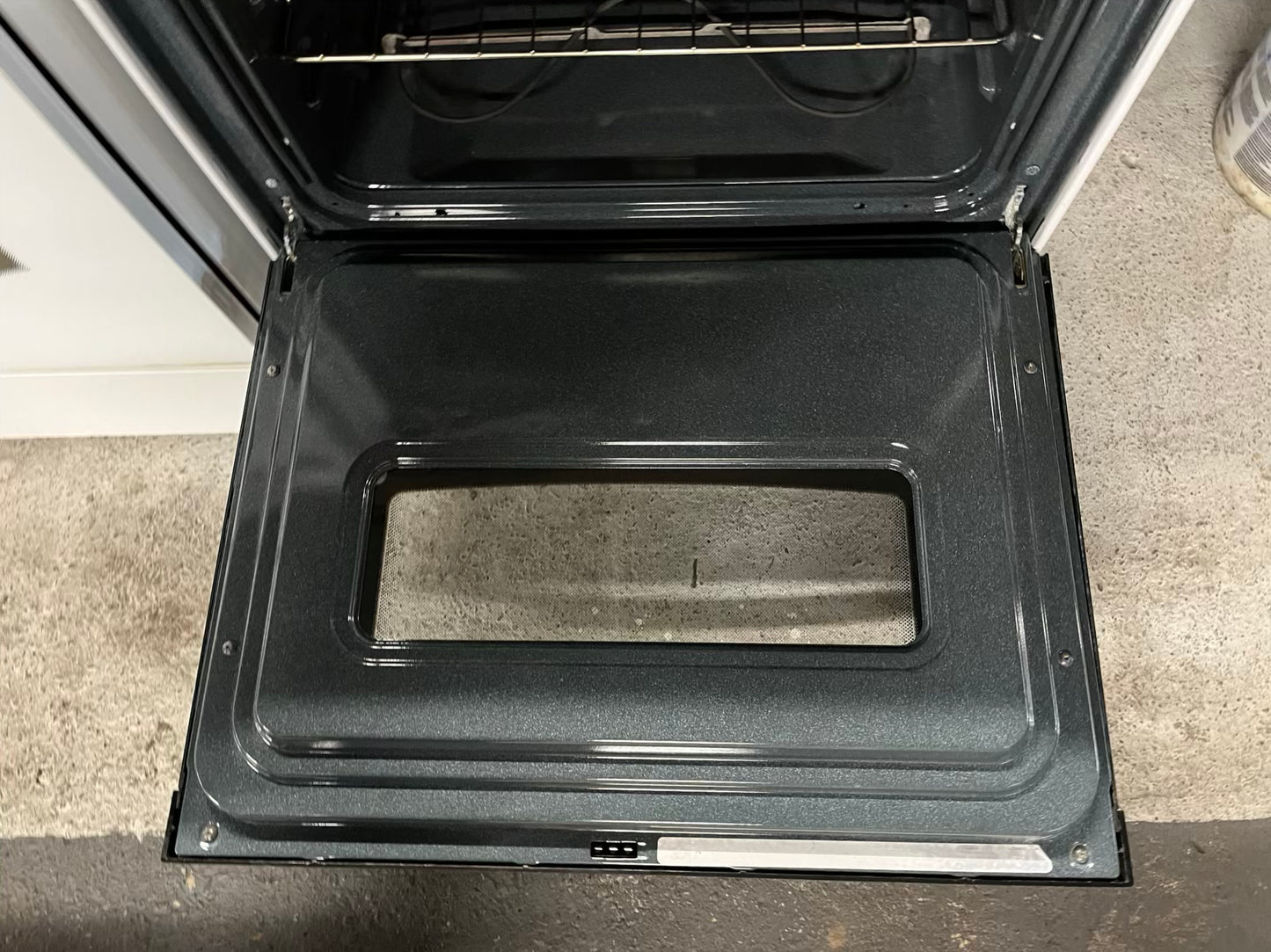 Samsung electric 220v range 4 burner bake roast broil in black & white Refurbished 30" #ER938CB