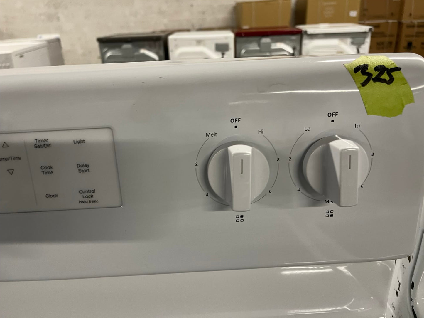 Amana electric range 4 burner bake broil in white 30” #RF901YB