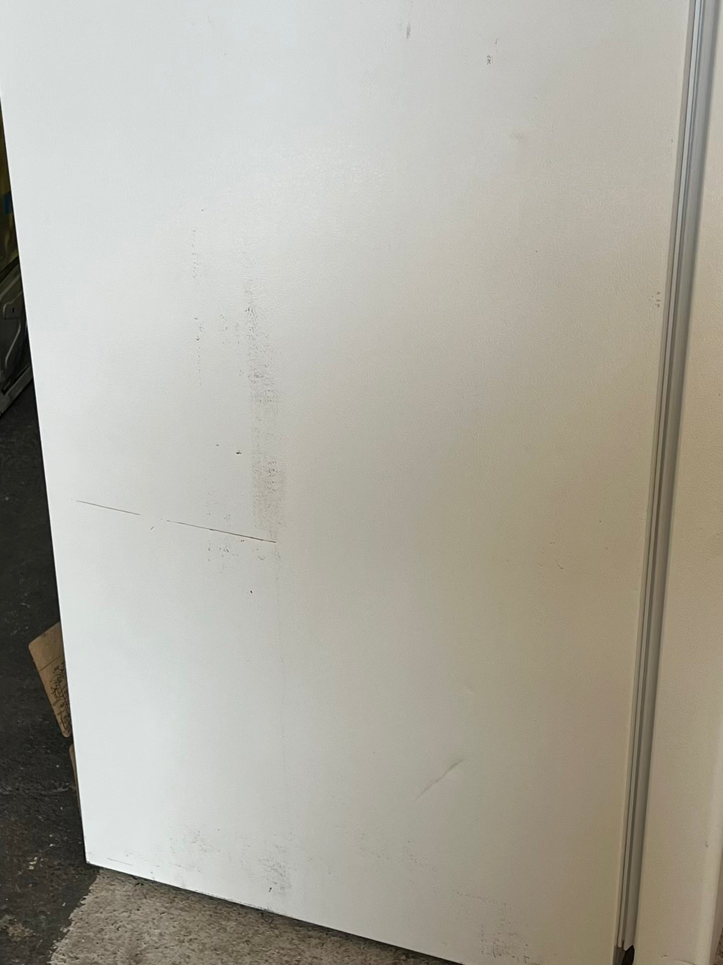 - GE top freezer refrigerator in white 28" ITEM #RF308TB