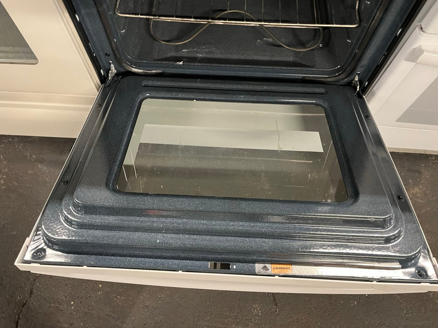 Amana electric range 4 burner bake broil in white 30” #RF901YB