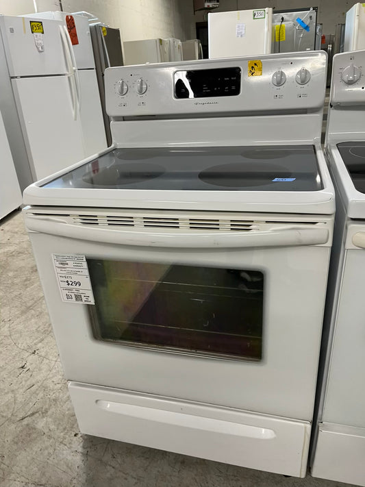 Frigidaire electric range 220v bake broil self clean in white Refurbished 30" #ER396XB-TR