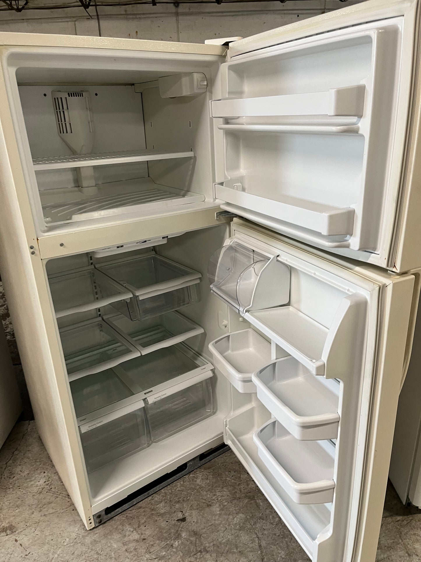 - Kenmore Top freezer refrigerator in bisque 30" #RF891DB Refurbished