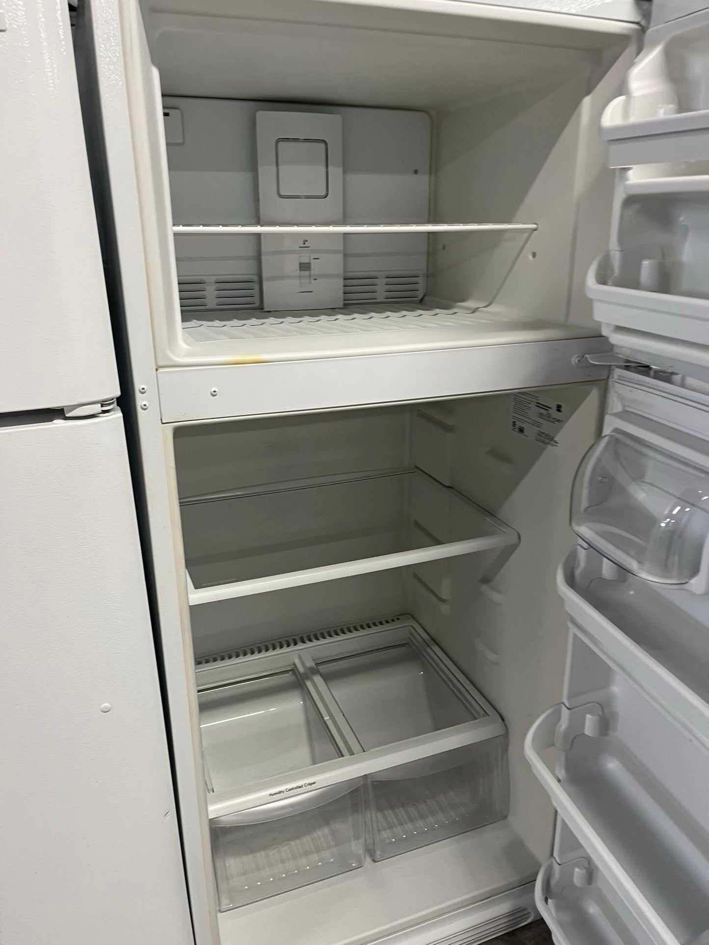 - Kenmore Top freezer refrigerator in white 30" #RF896DB