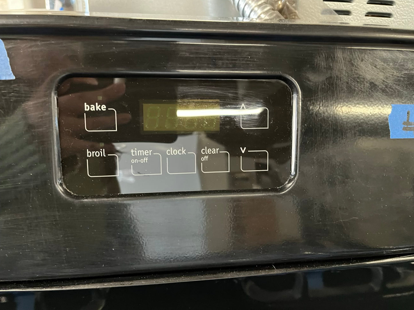 - Frigidaire GAS range black 4 burner bake broil self clean 30” item number #GR505DB