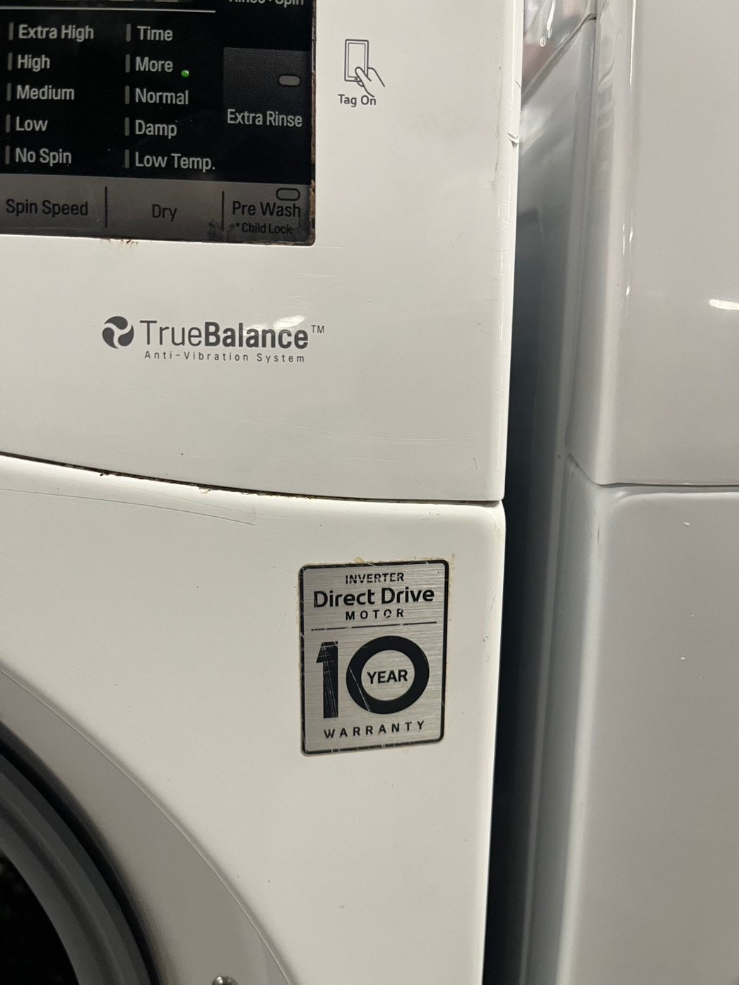24” Lg Combo white 2.3 cu. ft. Compact All-In-One Washer/Dryer 120V #LG24CM2B