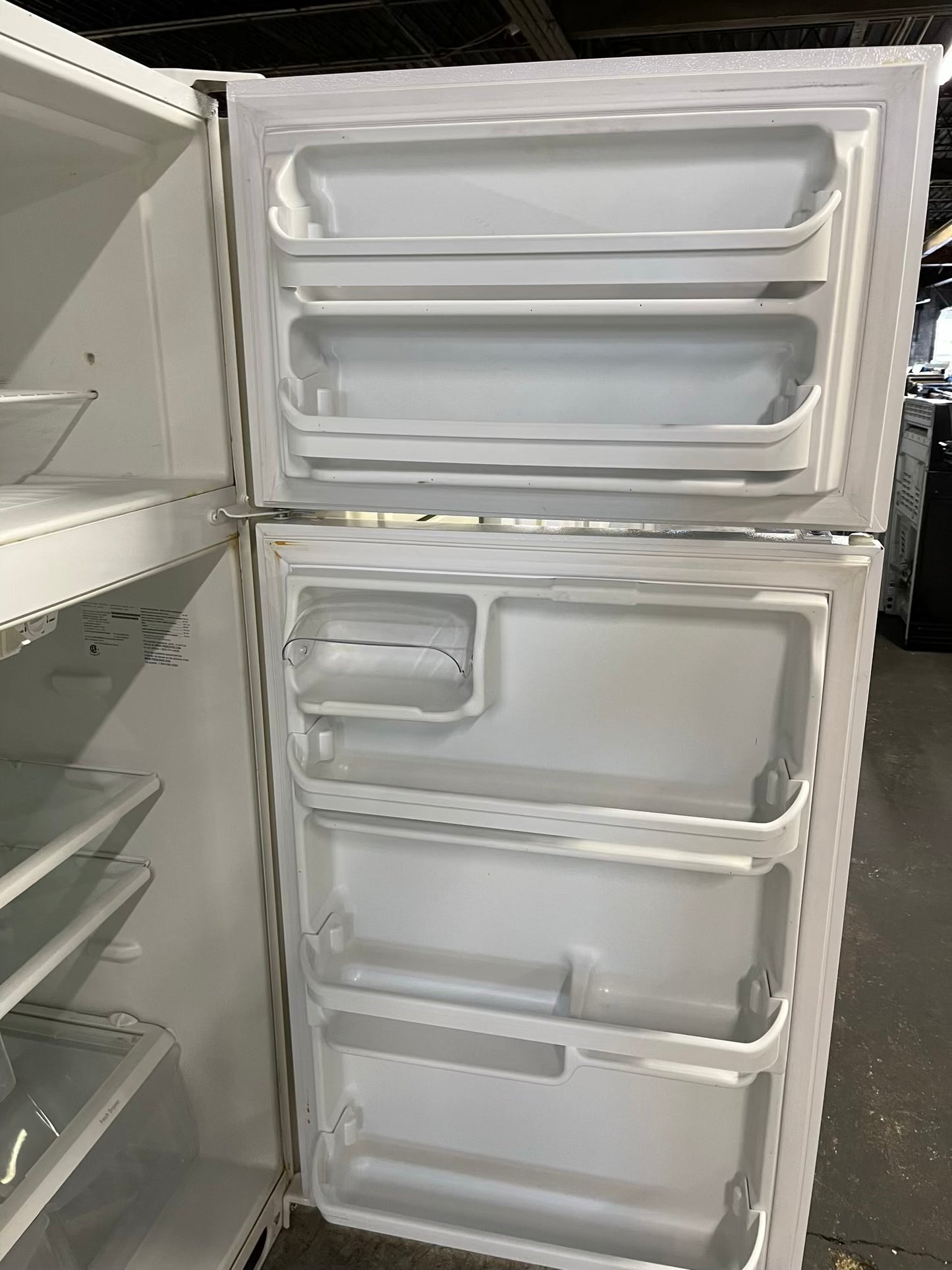 - Frigidaire top freezer Refrigerator in white 30" #RF307TB