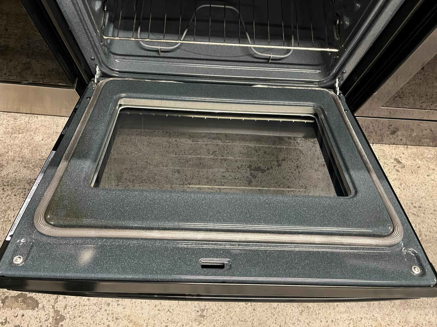 -GE glass top electric range 220v 4 burner bake broil hi/lo Refurbished black 30" #ER339QB-TR
