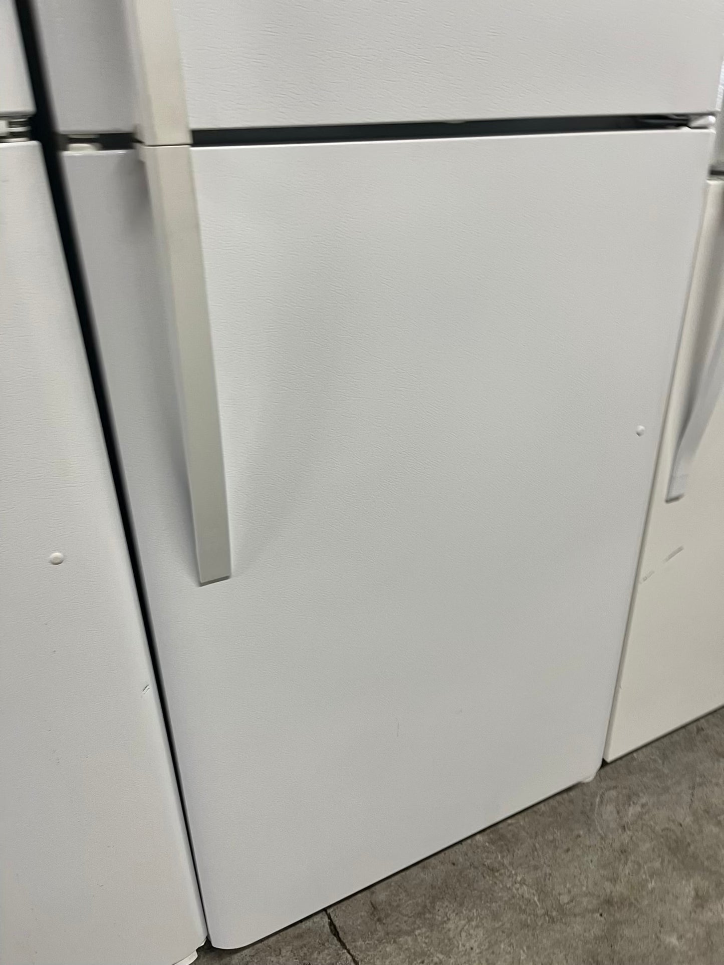 - Kenmore Top freezer refrigerator in white 30" #RF896DB