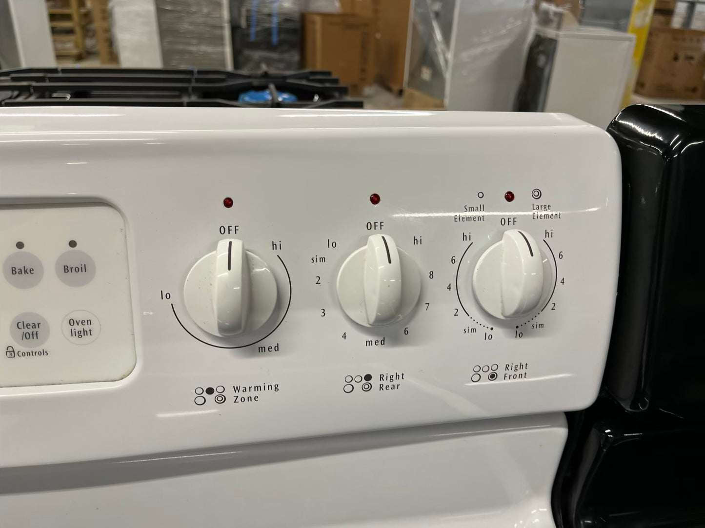Frigidaire electric 220v range 5 burner warmer zone bake broil speed clean In black & white 30" #ER516CB