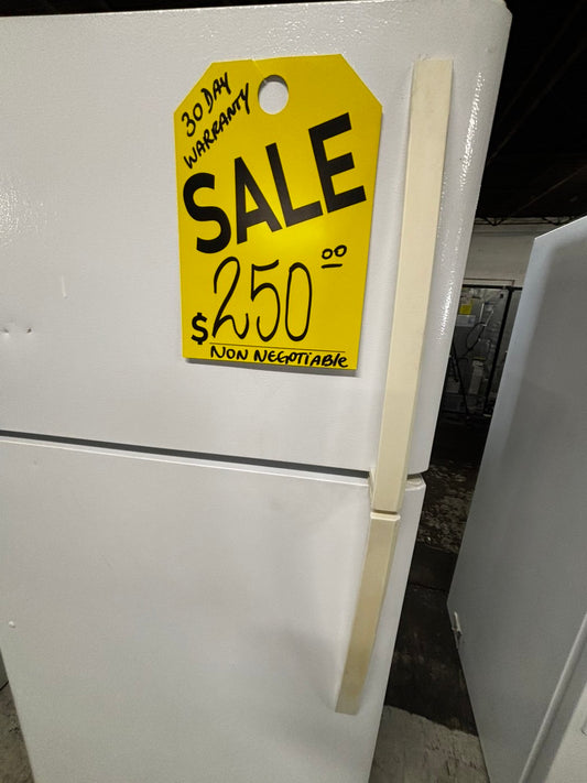 ~ Flash sale⚡️ Kenmore top freezer refrigerator 18cu.ft in white 30" ITEM #RFK304RB