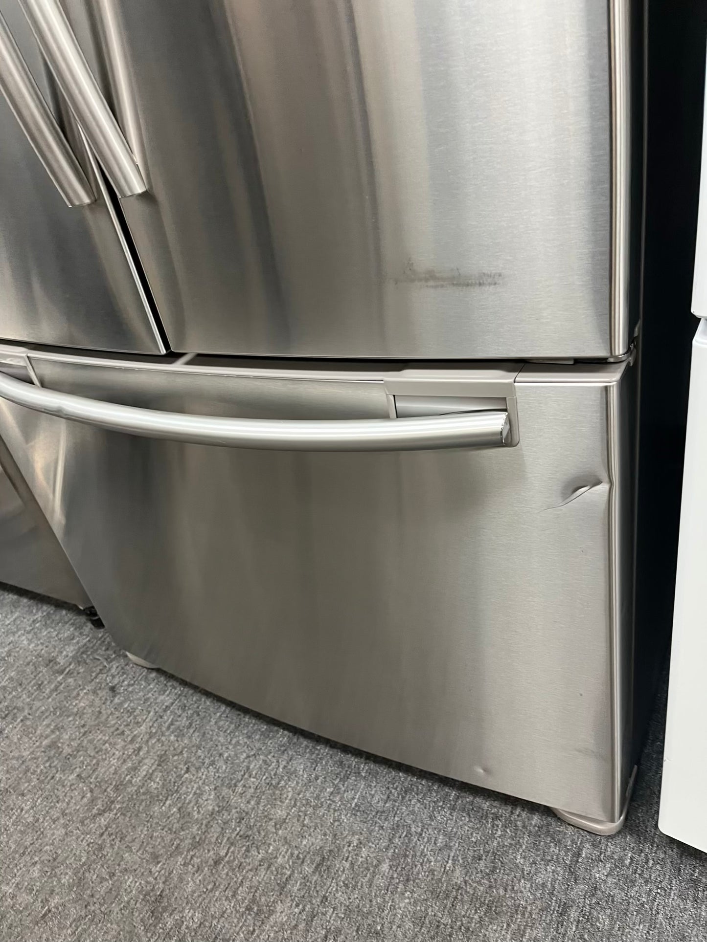 - Samsung French door Refrigerator stainless steel w/ ice water dispenser 36" #RF639CL
