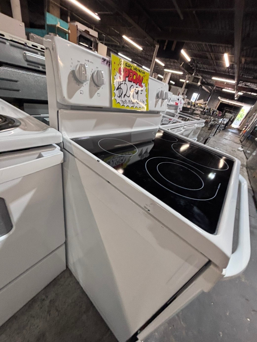 >*special 🔥Frigidaire electric 220v glass top range bake Broil roast self clean white 30" used-Refurbished #FEW911B