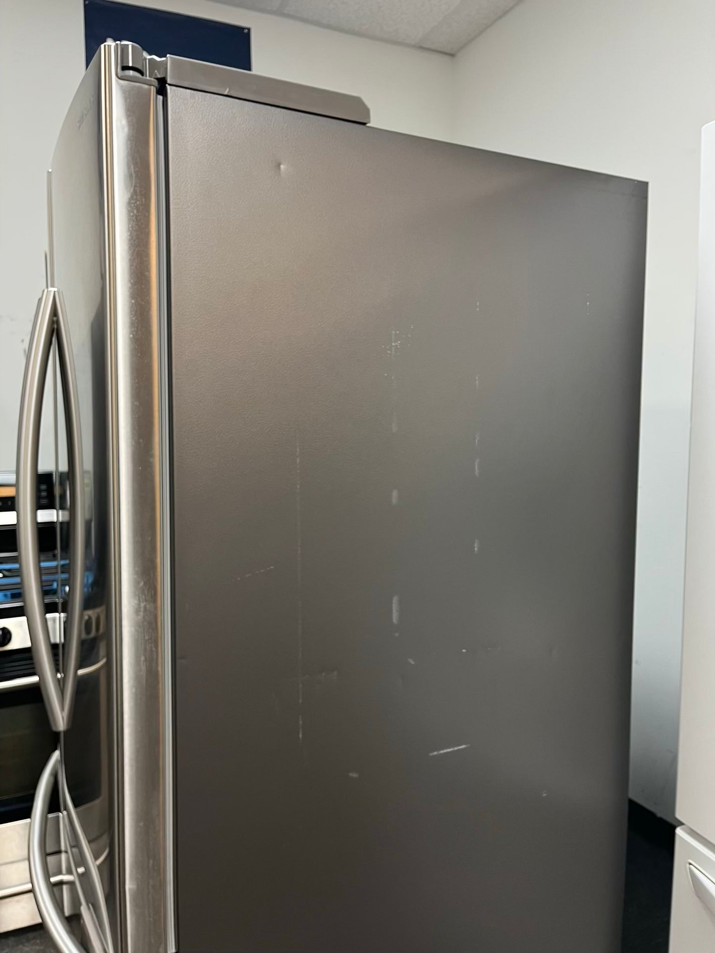 - Samsung French door Refrigerator stainless steel w/ ice water dispenser 36" #RF639CL