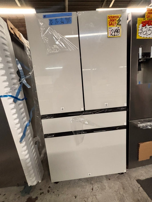>Bespoke 4-Door French Door Smart Refrigerator, White (29 cu. ft.) Custom Bespoke 4-Door French Door Smart Refrigerator in White Glass features a Dual Ice Maker and Beverage Center with water
#RF29G2YB