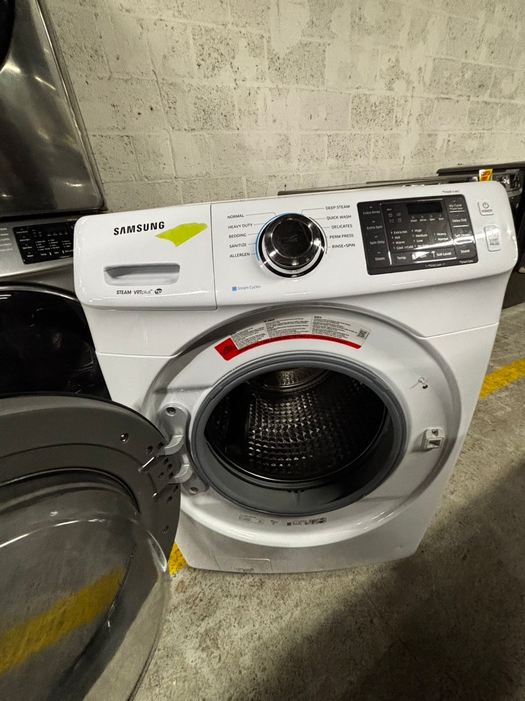 Samsung steam washer 4.5 cu ft & steam dryer 7.5 cu ft set electric 220v front load stackable or side by side sensor dry He in white #WD823JB