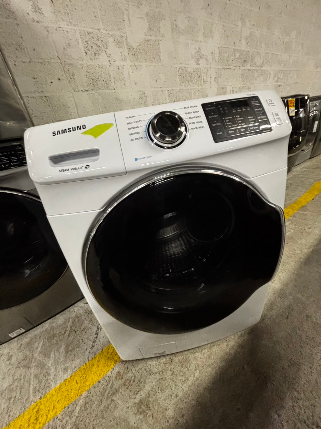 Samsung steam washer 4.5 cu ft & steam dryer 7.5 cu ft set electric 220v front load stackable or side by side sensor dry He in white #WD823JB