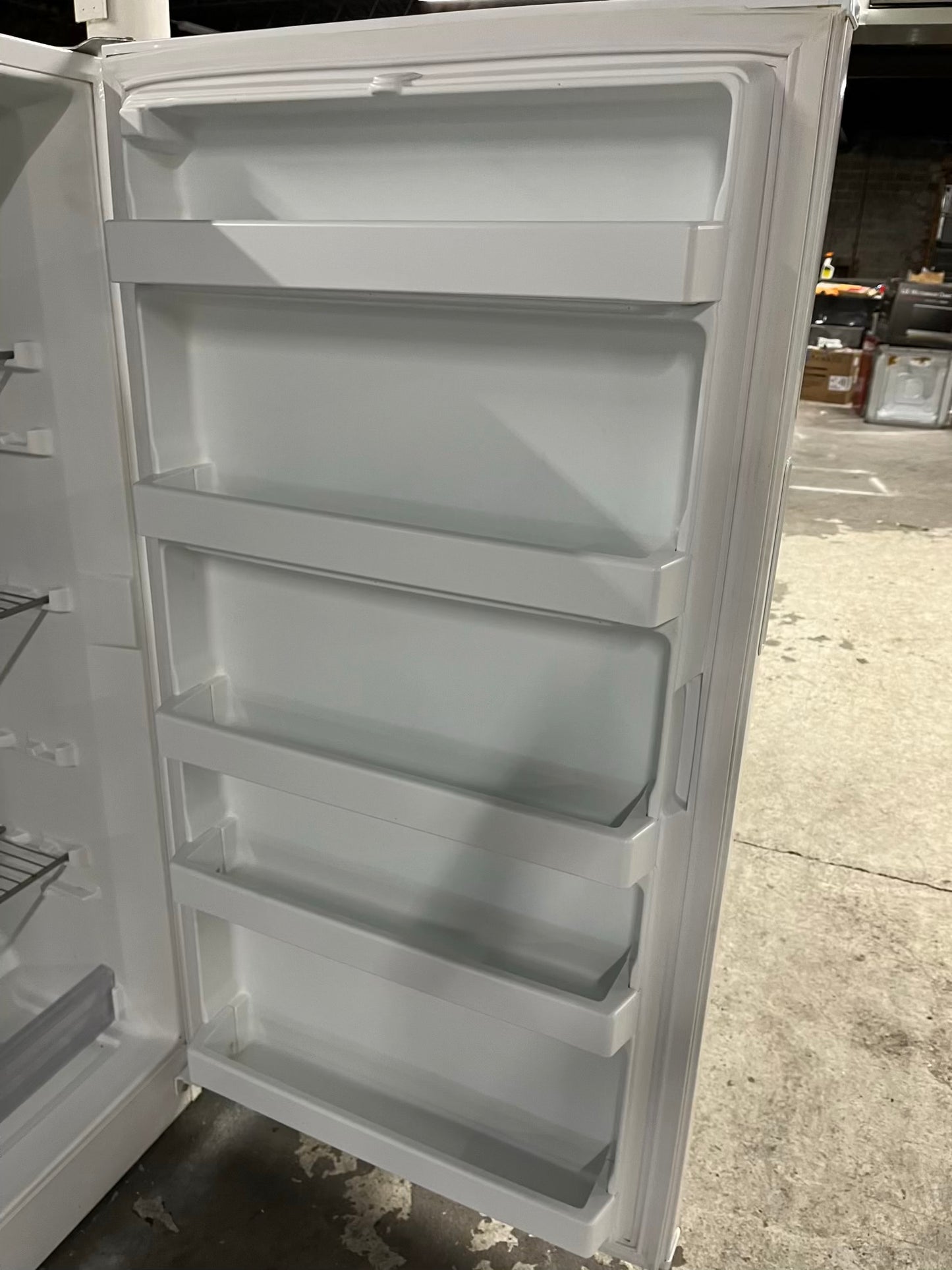 Whirlpool Upright Freezer in white 30" 16 cubic feet Item #FZ755B