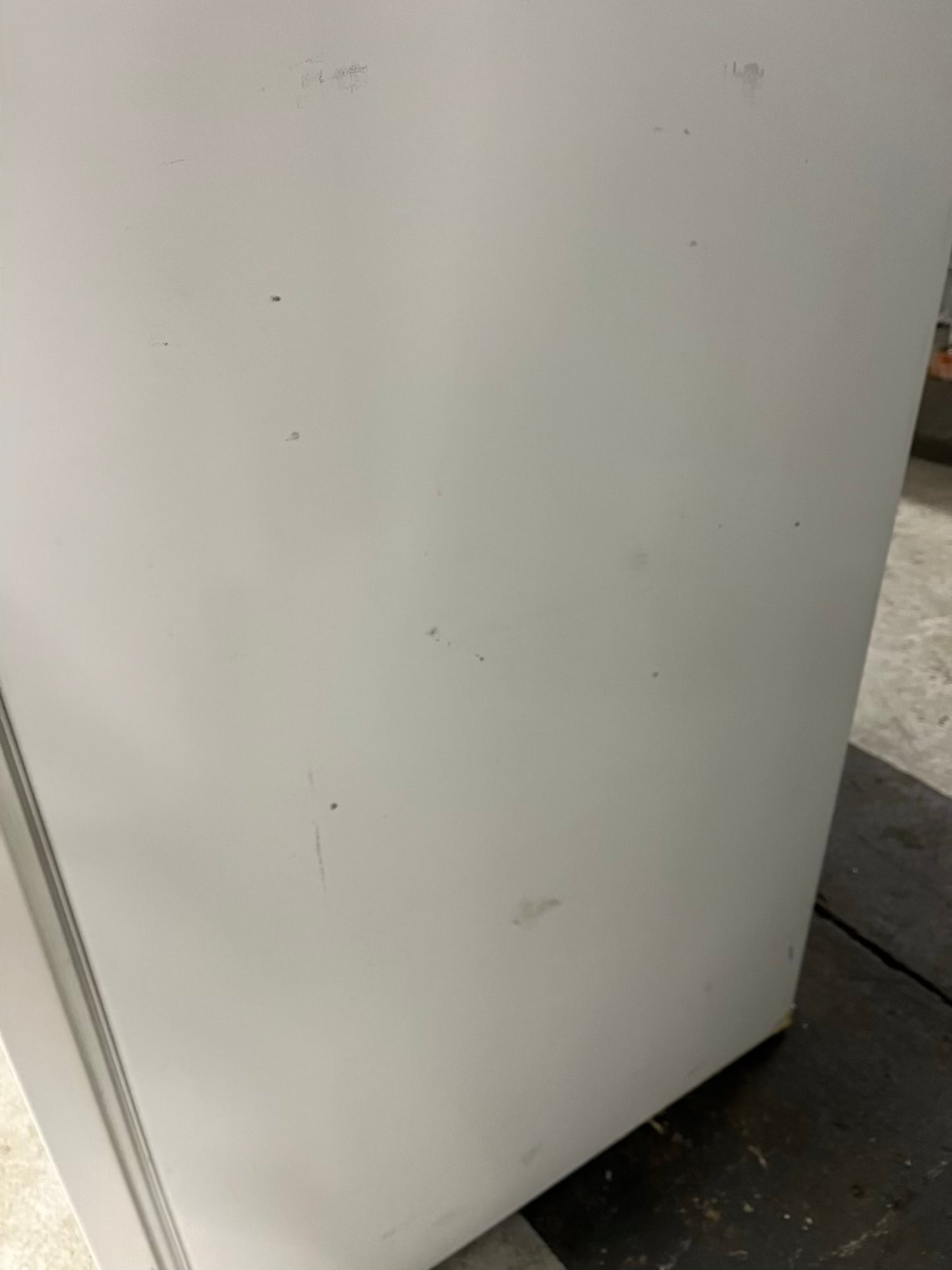 - Whirlpool Top freezer refrigerator in white 33" #RF893XB in Refurbished