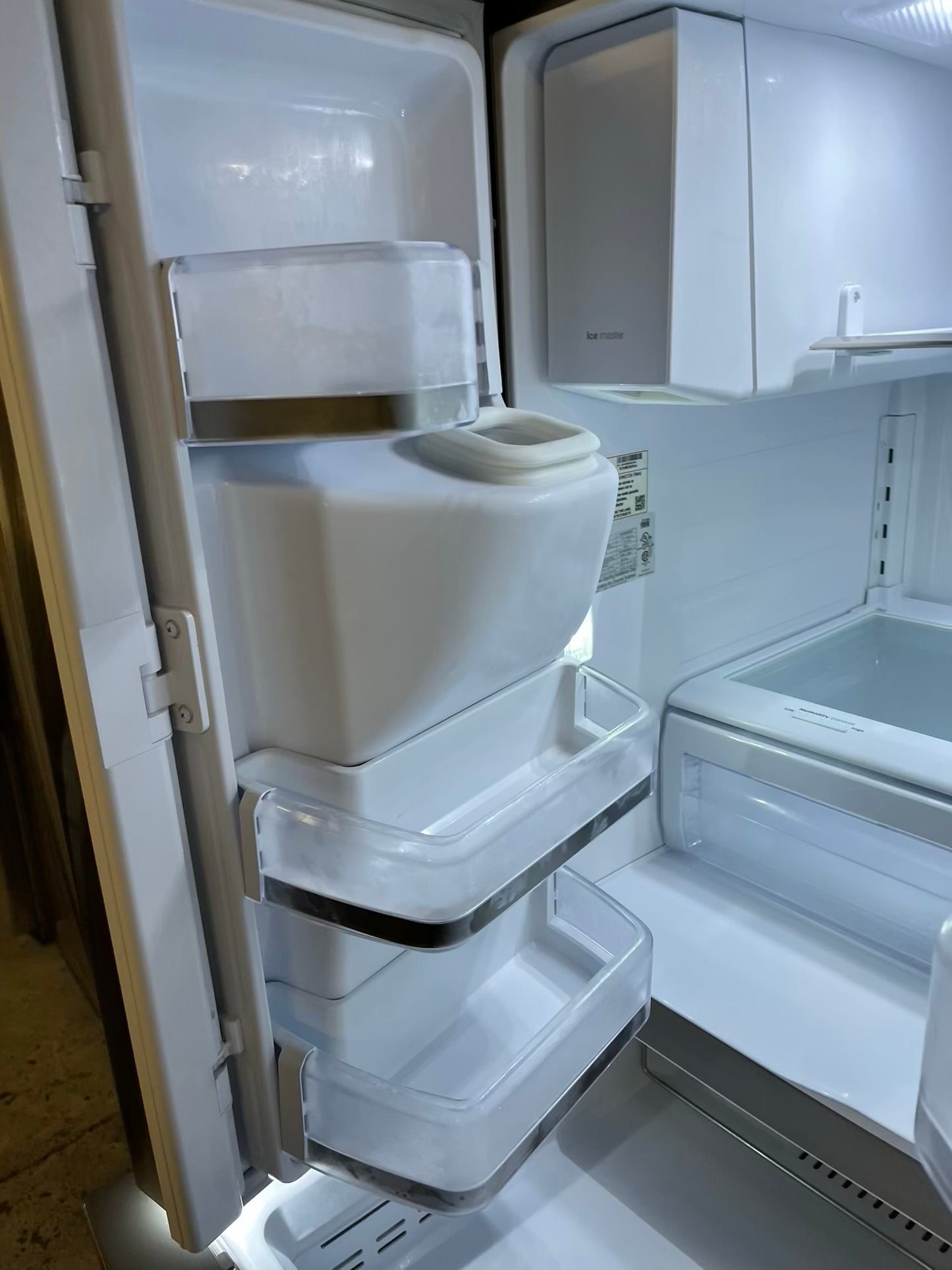 - Used Refurbished Samsung Four door refrigerator stainless steel w/icee water dispenser 33" #RF832SB