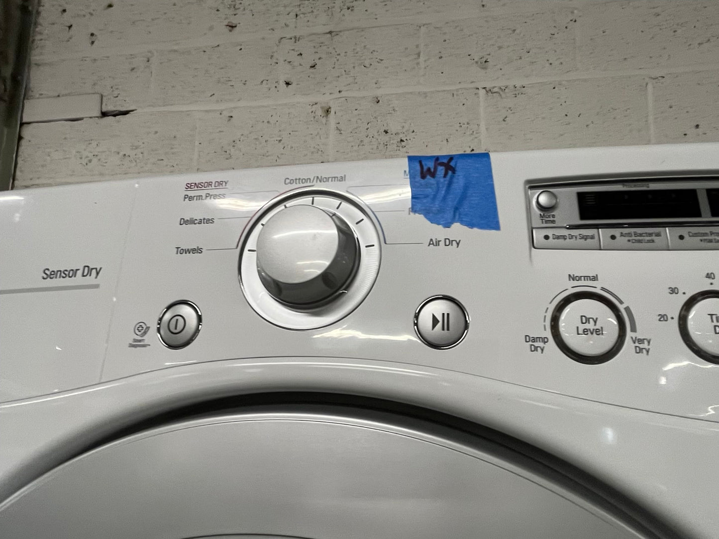 LG washer 4.5 cu ft & dryer 7.5 cu ft set electric 220v front load stackable sensor dry He in white #WD809RB