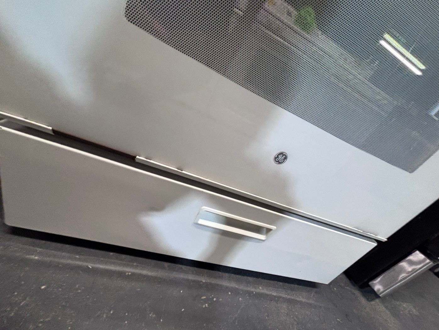 >*GE Gas range 4 burner bake broil Hi/Lo self clean in off white used-Refurbished 30” #GGS52B