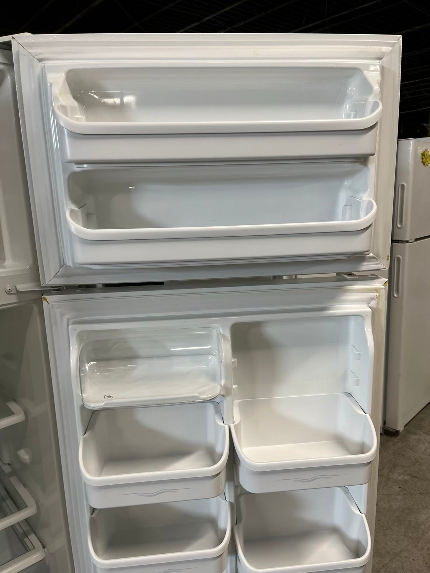 - Kenmore top freezer refrigerator in white 30" ITEM #RF307RB