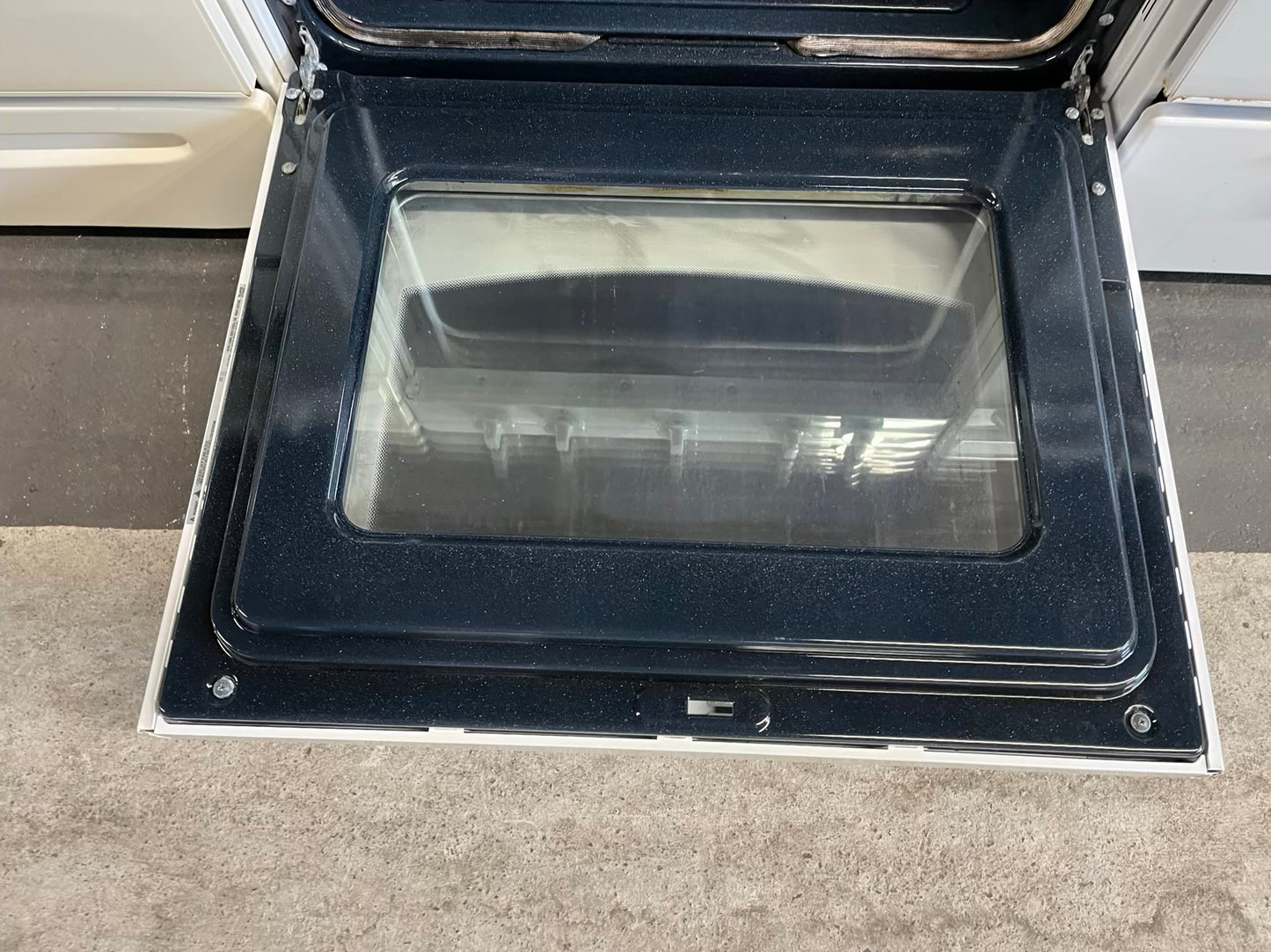 Samsung Gas range 5 burner bake broil self clean in white Refurbished 30" #GR212UB