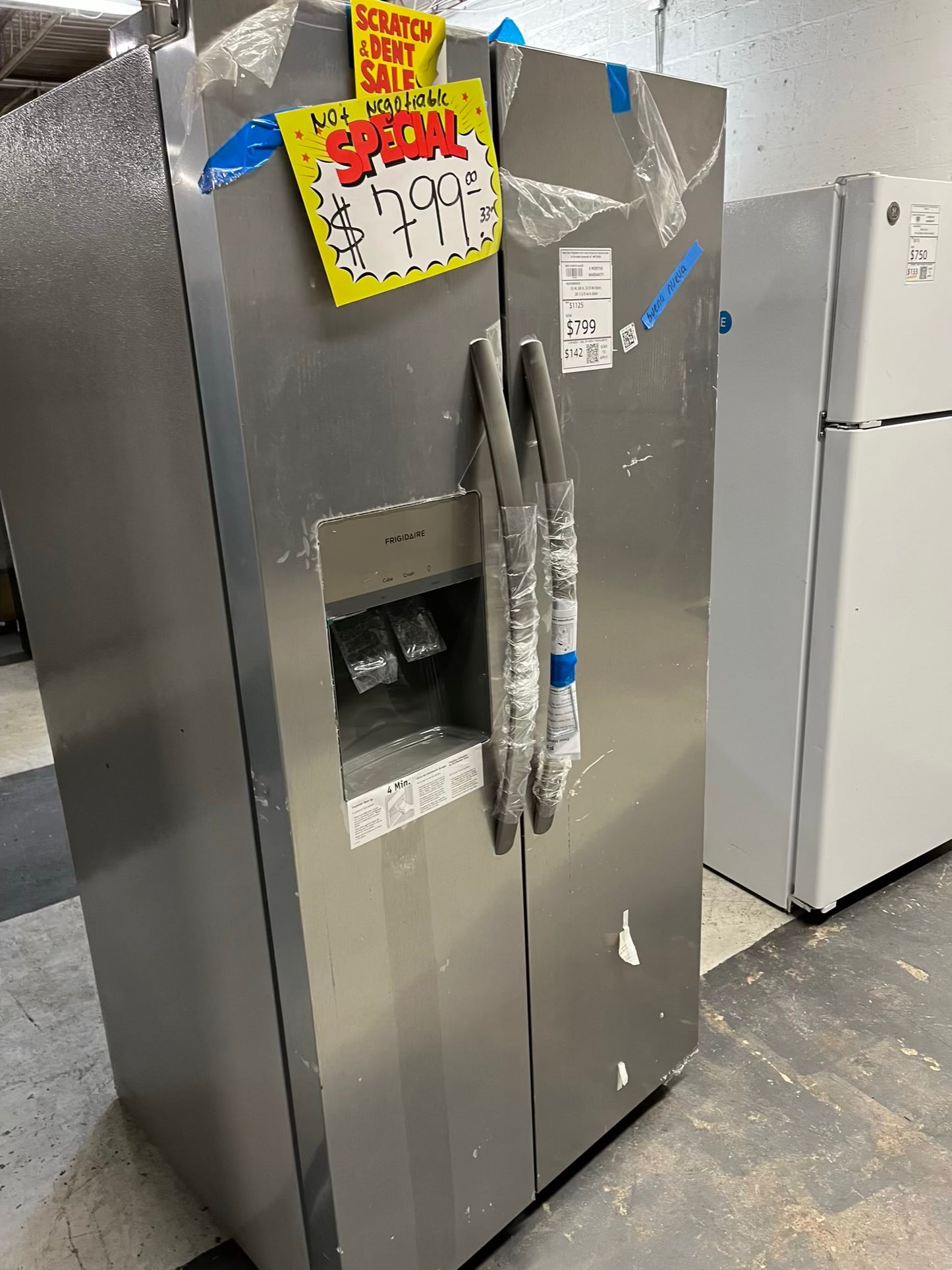 Open Box 📦 Frigidaire Side x Side Refrigerator stainless steel w/ice water dispenser  - Item number #RF729GB  33” in