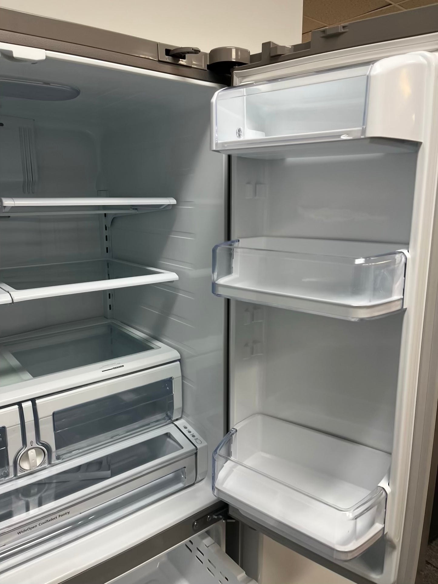 - Samsung French door Refrigerator stainless steel w/ ice water dispenser 36" #RF639CL