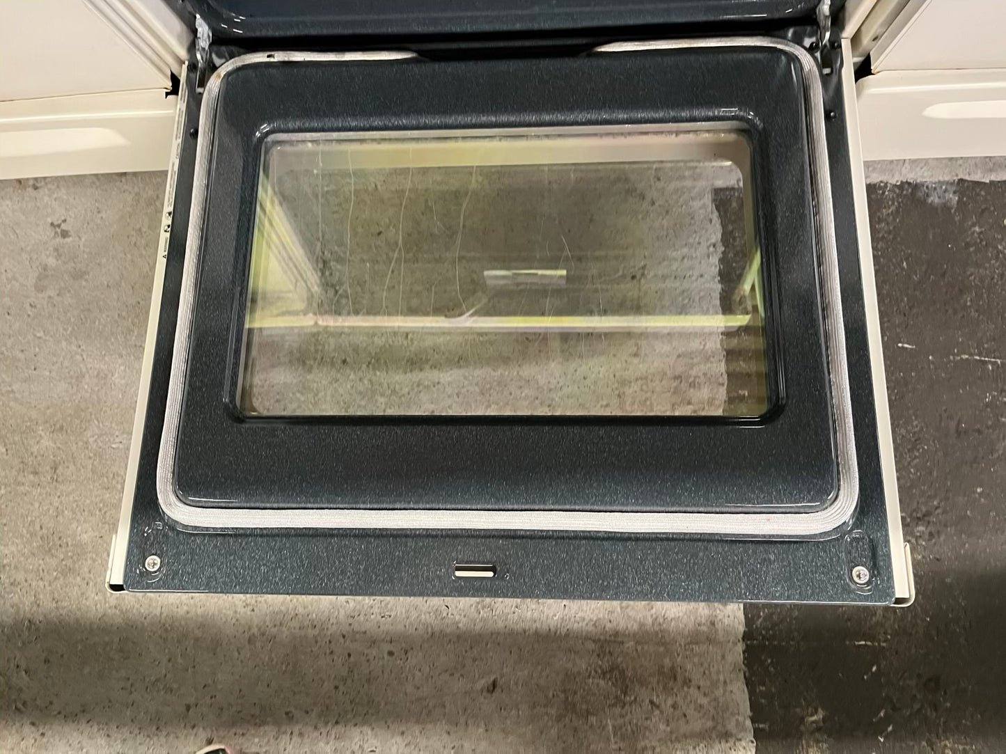 GE electric range 220v 4 burner bake broil hi/lo in off white Refurbished 30" #ER183KB