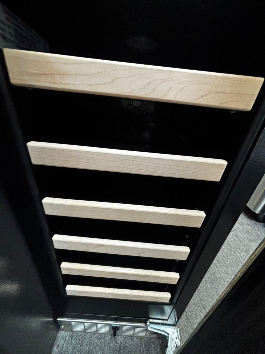 Viking 5 Series 15 inch Undercounter Wine Cellar with 24 Bottle Capacity in Stainless Steel - New scratch and dent. Model- VWUI5151GSS. #VK15STL