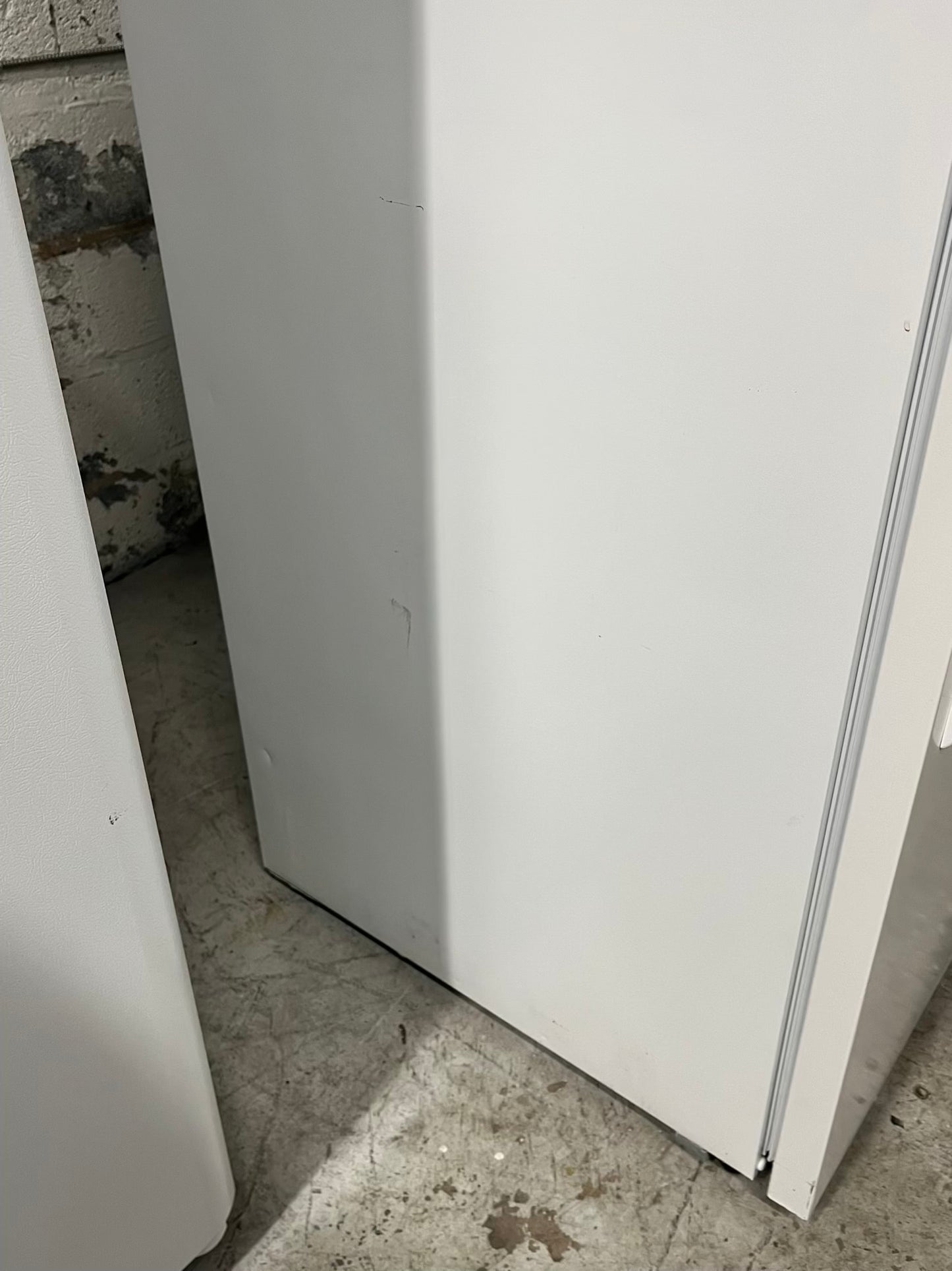 - Whirlpool top freezer refrigerator in white no ice maker used refurbished 30" #RF889JB