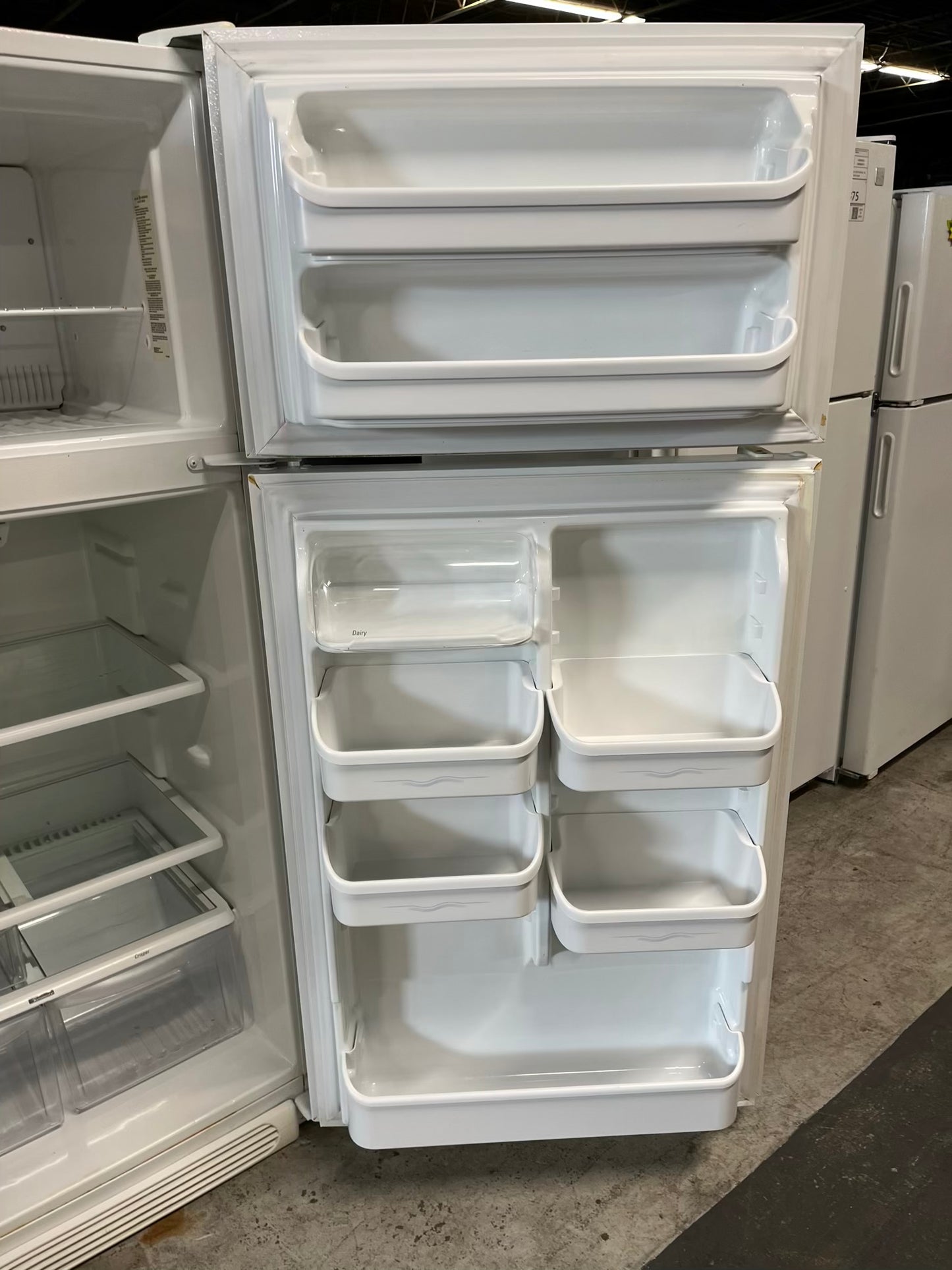 - Kenmore top freezer refrigerator in white 30" ITEM #RF307RB