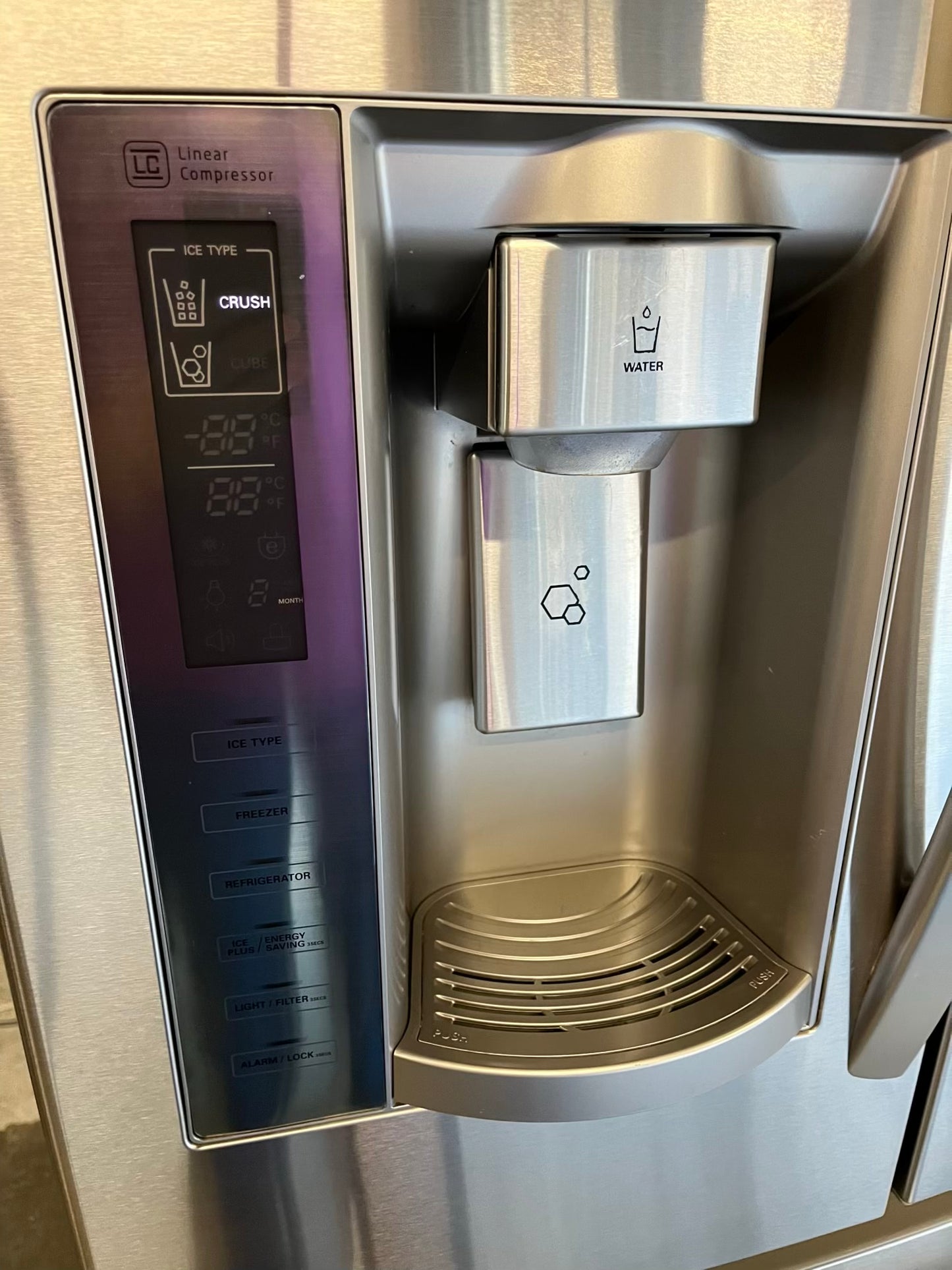 LG french door refrigerator stainless steel w/water & ice dispenser 33" ITEM #RF200NB