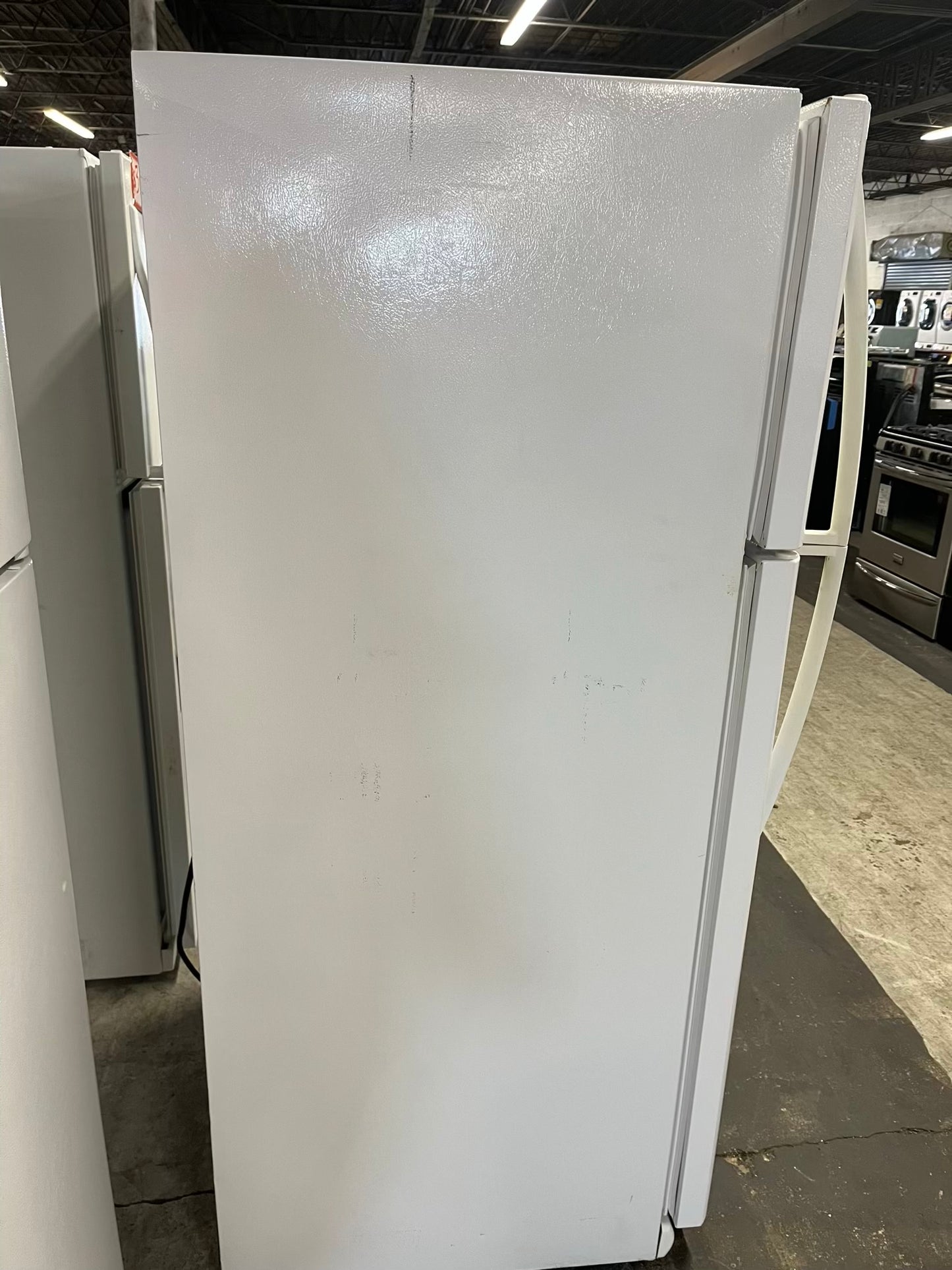 - Kenmore Top freezer refrigerator in white 30" #RF896DB