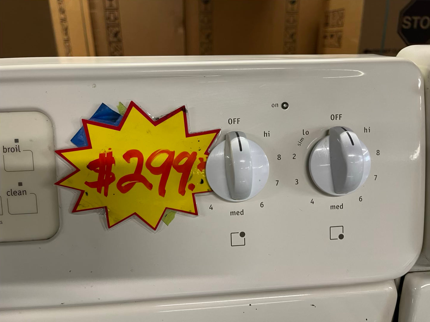 Frigidaire electric range 220v 4 burner bake broil in off white Refurbished 30" #ER181UB