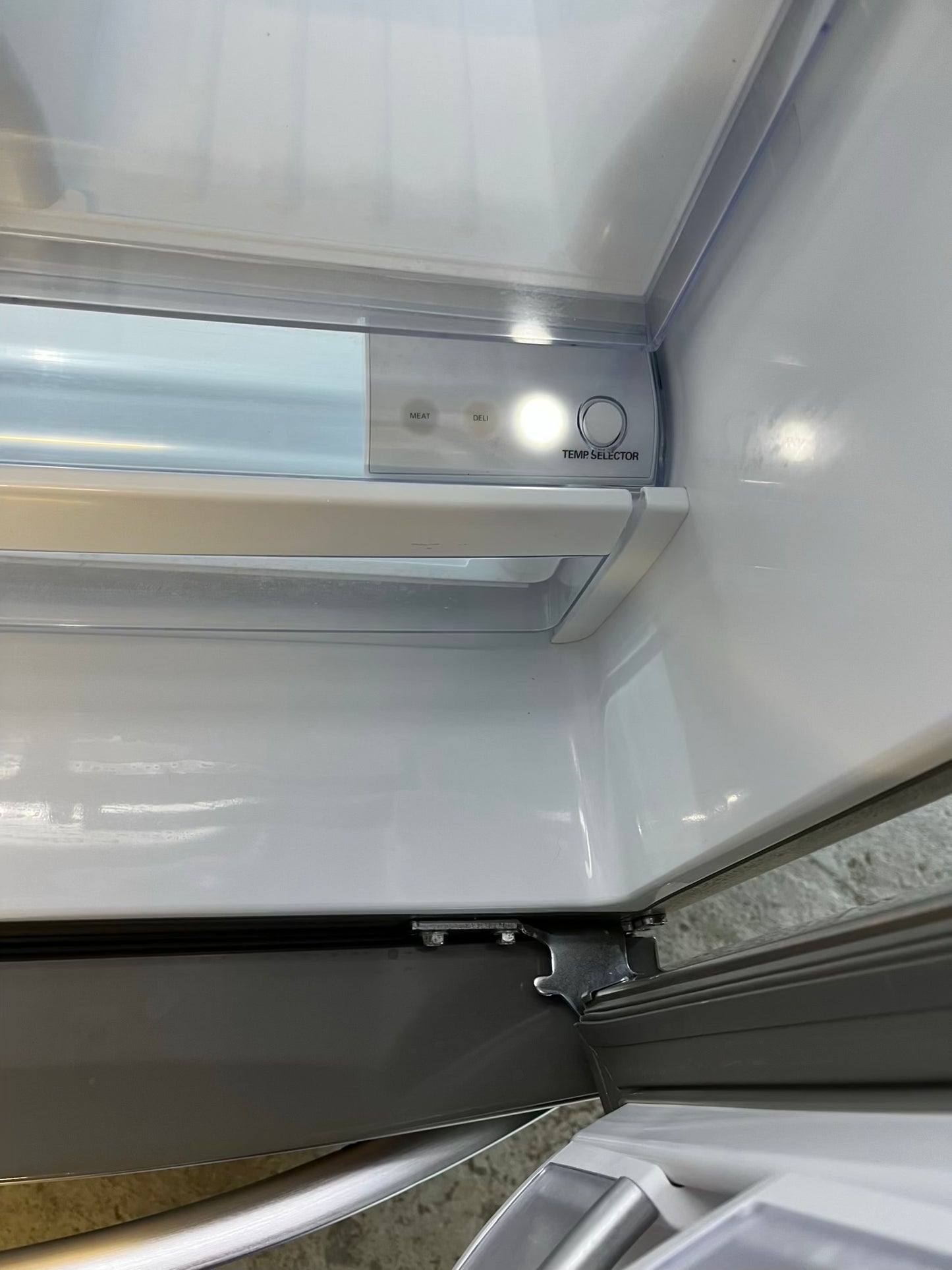 LG french door refrigerator stainless steel w/water & ice dispenser 33" ITEM #RF200NB