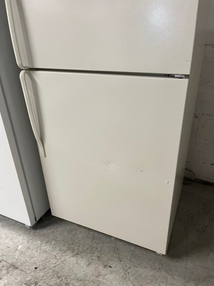 - whirlpool top freezer refrigerator off white used refurbished 33’ #RF901TB