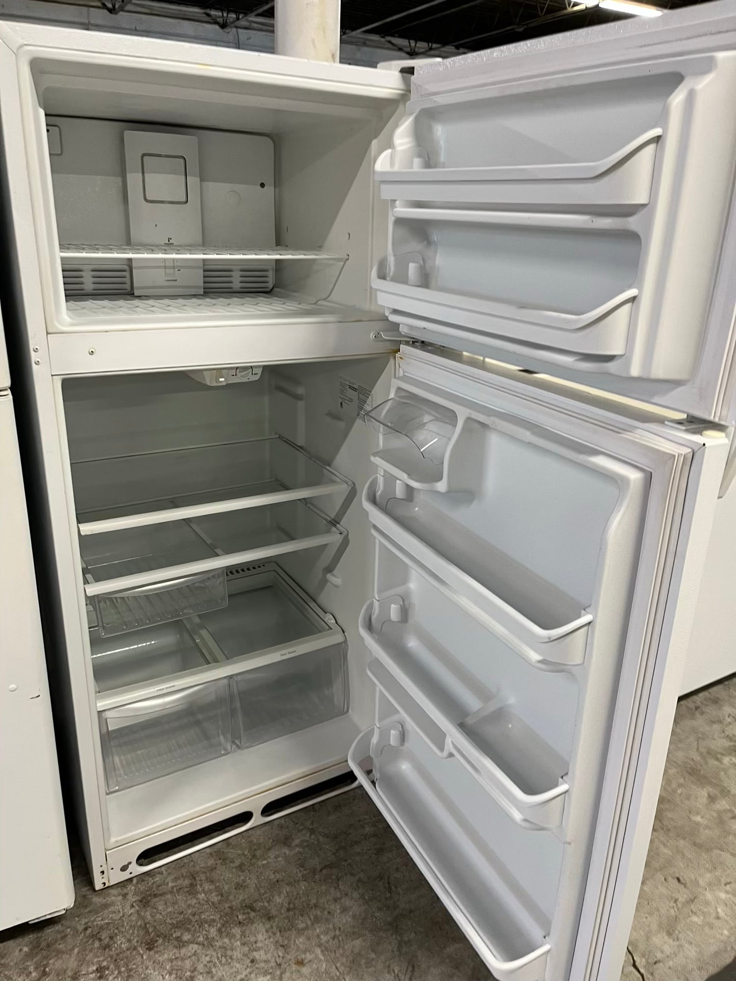 - Frigidaire top freezer Refrigerator in white 30" #RF307TB