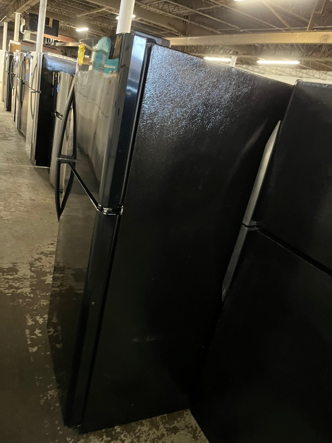 Frigidaire 21cu.ft -top freezer refrigerator black used refurbished 30” #RFF34AM