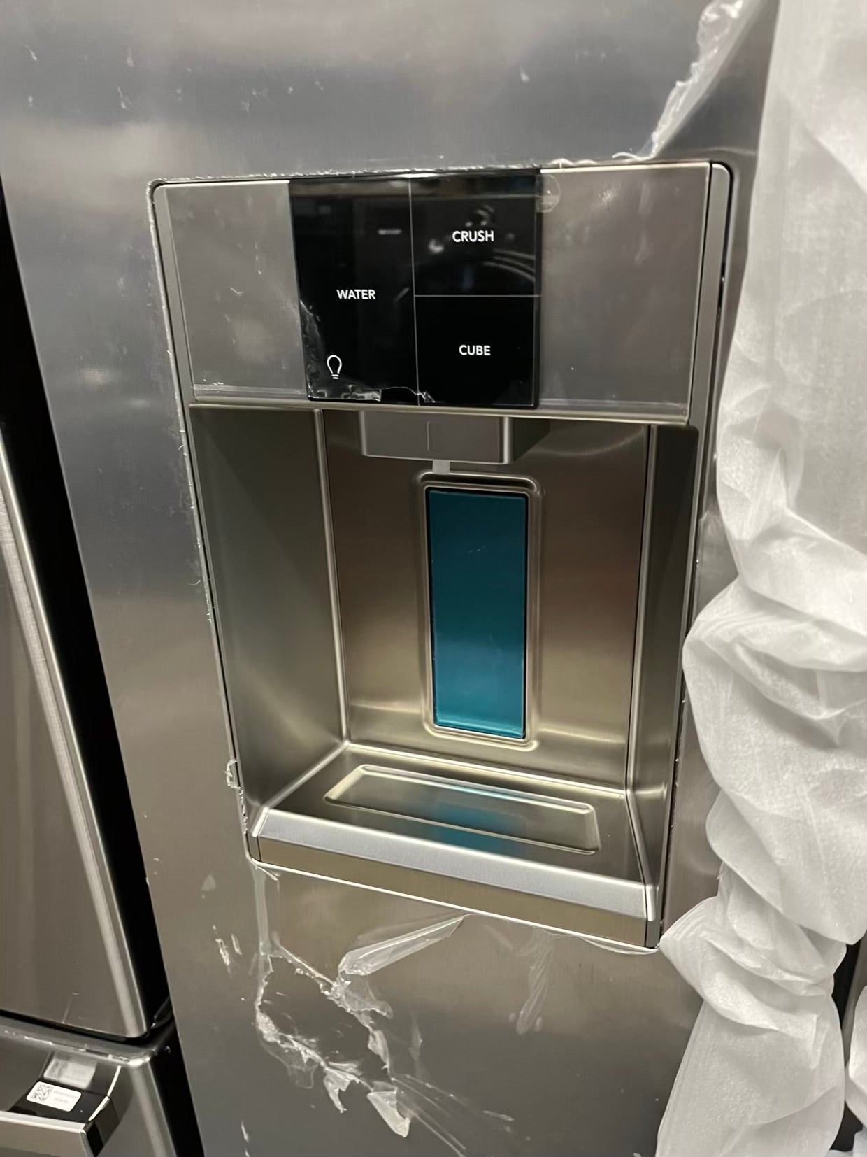 Open Box Frigidaire Profissional side x side Refrigerator stainless steel w/ice water dispenser 36" counter Depth #RE775VB