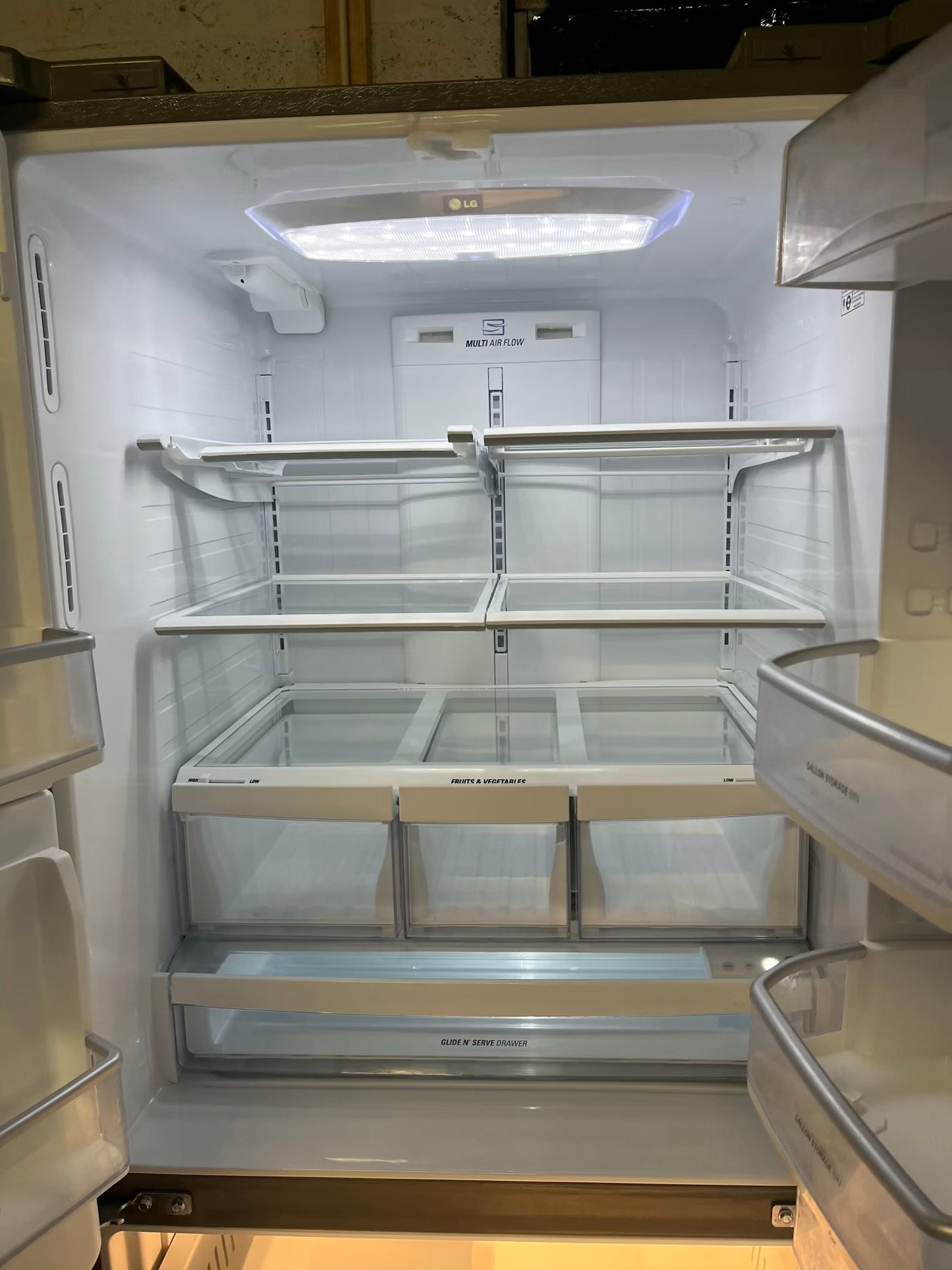 LG french door refrigerator stainless steel w/water & ice dispenser 33" ITEM #RF200NB